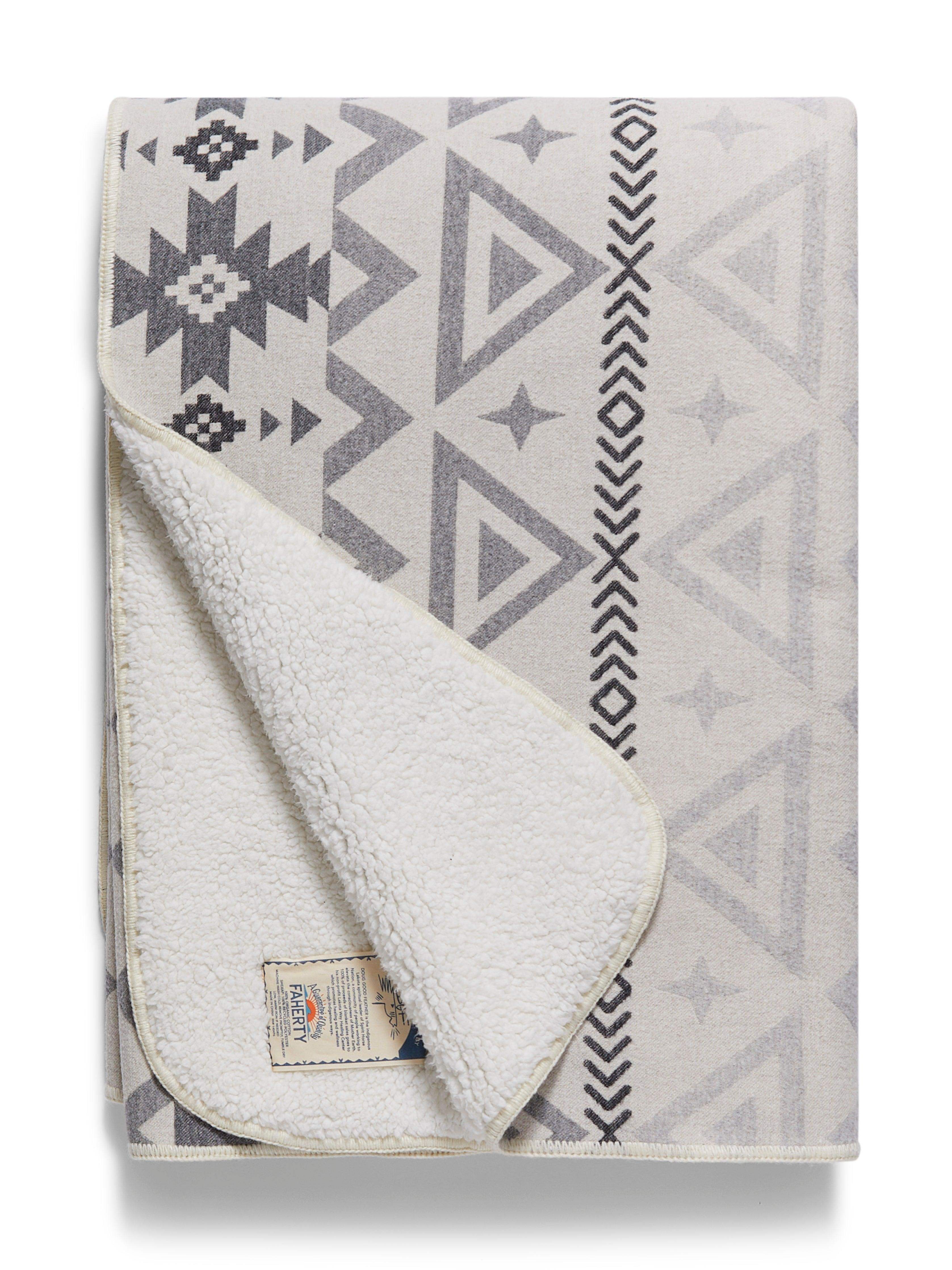 Doug Good Feather Recycled High Pile Fleece Blanket - Ivory North Star