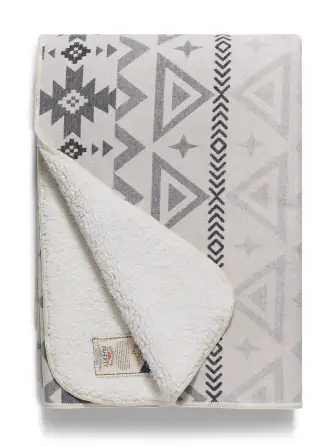 Doug Good Feather Recycled High Pile Fleece Blanket - Ivory North Star
